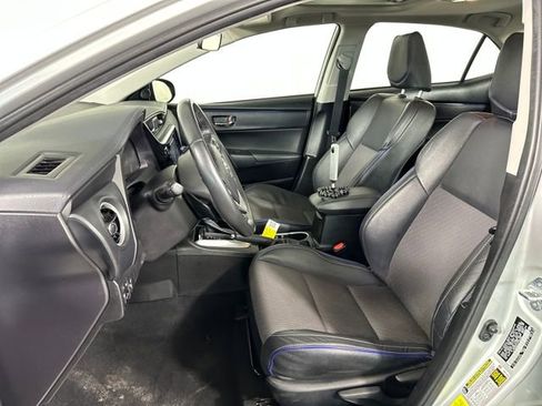 Used 2018 Toyota Corolla SE w/ SE Premium Package image 11