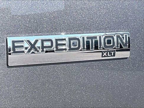 Used 2013 Ford Expedition XLT w/ Leather Seating Pkg RWD image 10
