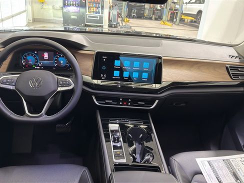 New 2026 Volkswagen Atlas SE image 7