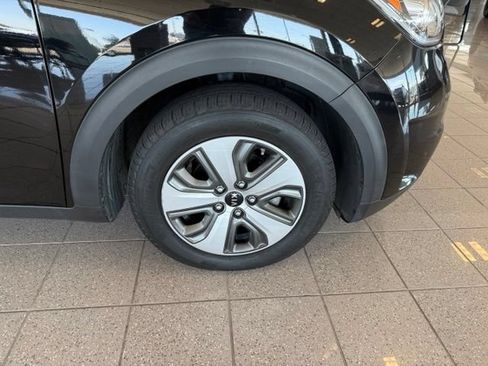 Used 2019 Kia Niro EX FWD image 10