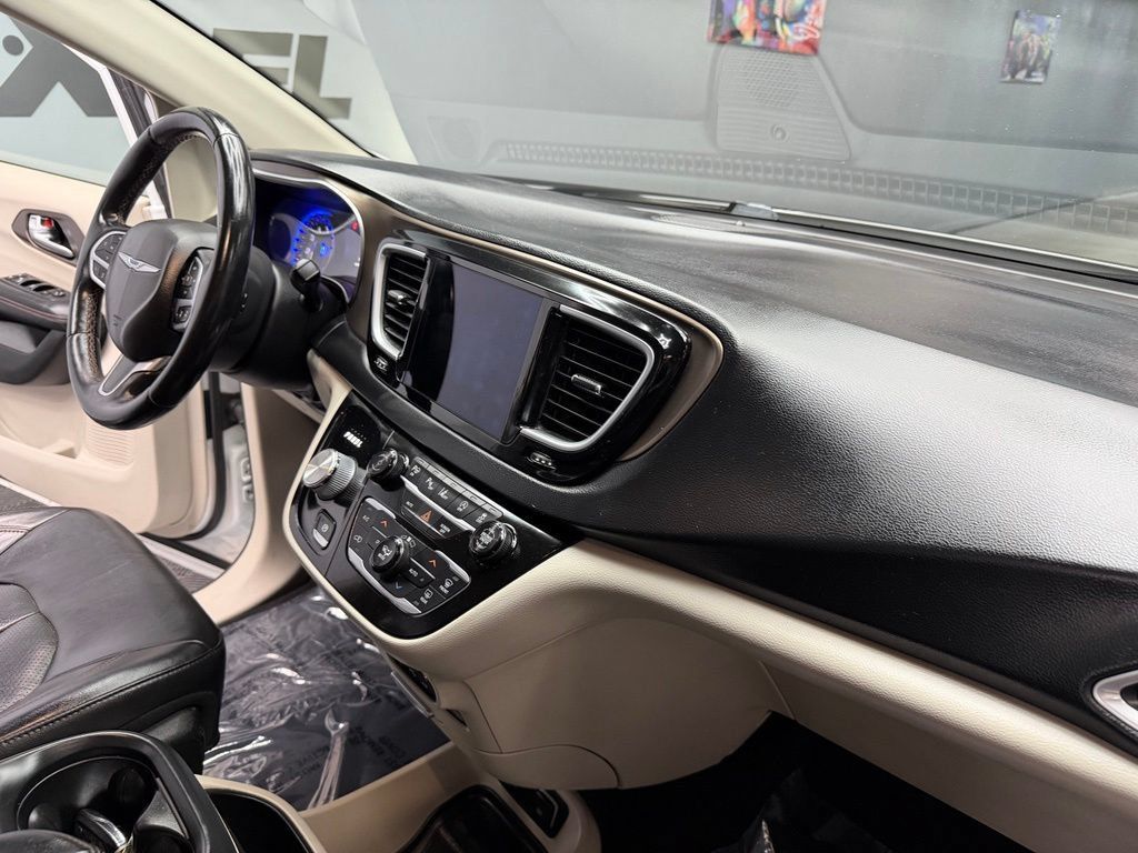 Used 2018 Chrysler Pacifica Touring-L Plus w/ Advanced Safetytec Group FWD image 46