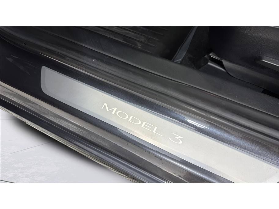 Used 2018 Tesla Model 3 Long Range RWD image 11
