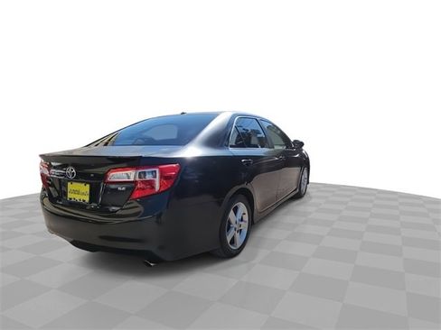 Used 2014 Toyota Camry SE image 8