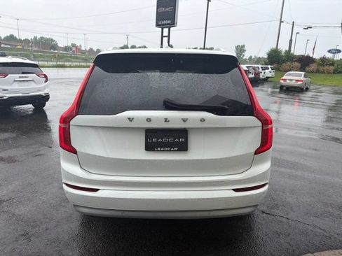 Used 2022 Volvo XC90 T5 Momentum w/ Climate Package AWD/4WD image 4