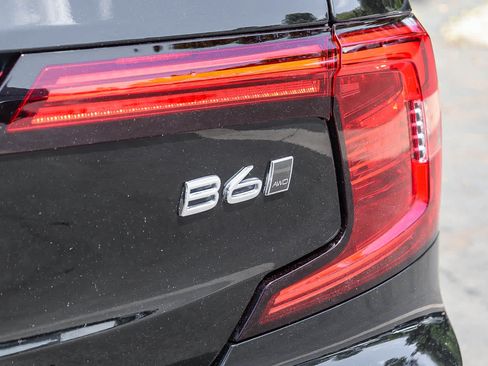 Used 2023 Volvo S90 B6 Plus AWD/4WD image 12