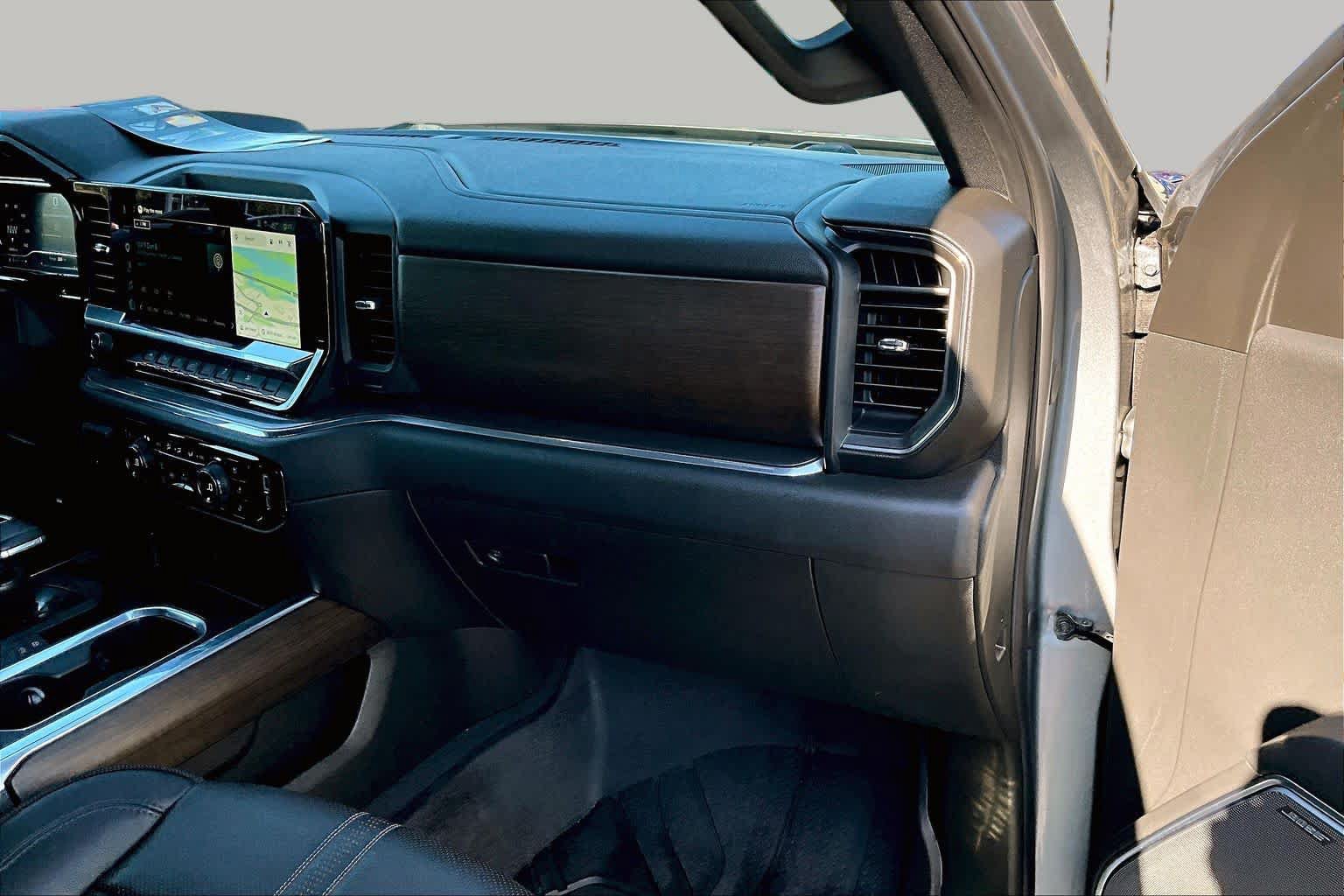 Used 2025 Chevrolet Silverado 1500 High Country AWD/4WD image 18