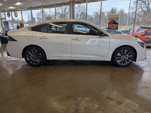 New 2026 Nissan Sentra SL w/ Floor Mat Package FWD image 8