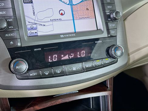 Used 2011 Toyota Avalon Limited FWD image 24