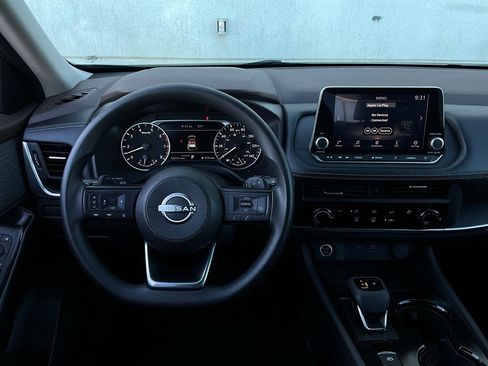 Used 2023 Nissan Rogue S image 12