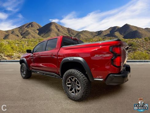 Used 2025 Chevrolet Colorado ZR2 w/ Technology Package AWD/4WD image 3