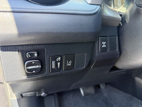 Used 2018 Toyota RAV4 LE w/ All Weather Liner Package AWD/4WD image 18