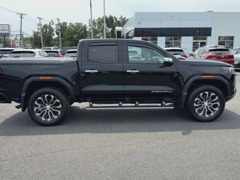 Used 2025 GMC Canyon Denali AWD/4WD image 9