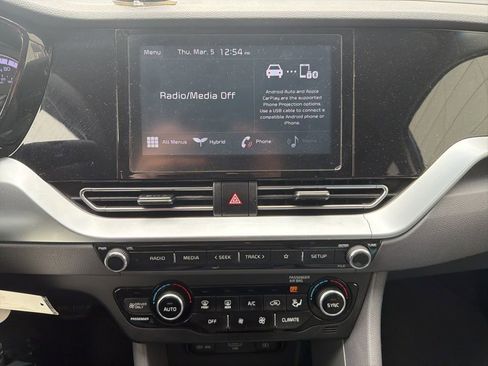 Certified 2020 Kia Niro LX image 7