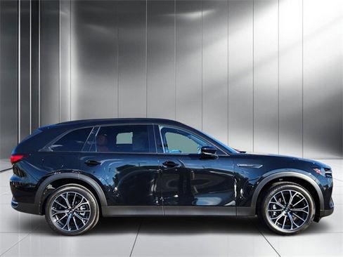 New 2025 MAZDA CX-70 Plug-In Hybrid w/ Premium Plus image 2