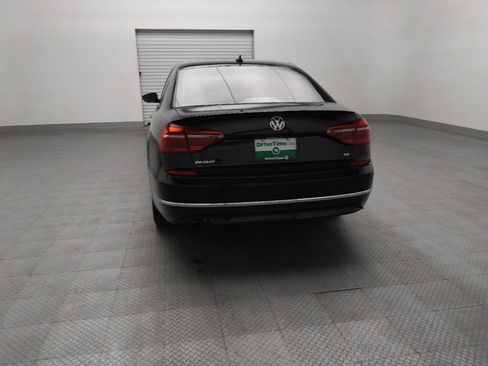 Used 2018 Volkswagen Passat 2.0T R-Line FWD image 6