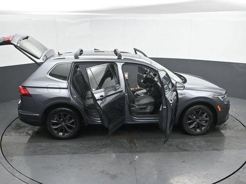 Used 2022 Volkswagen Tiguan SE AWD/4WD image 49