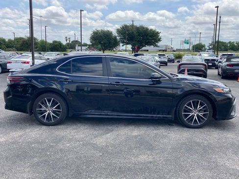 Used 2024 Toyota Camry SE FWD image 3