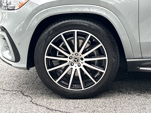 Certified 2025 Mercedes-Benz GLS 450 4MATIC image 17