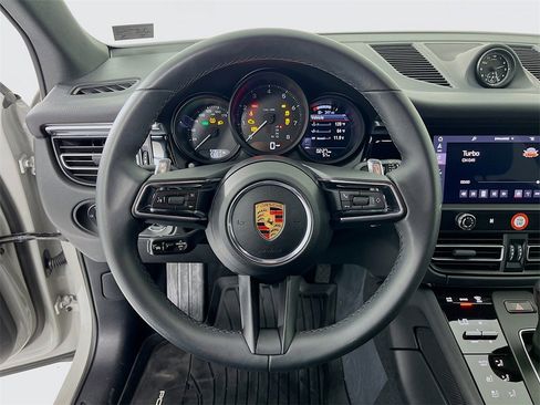 Certified 2025 Porsche Macan image 13