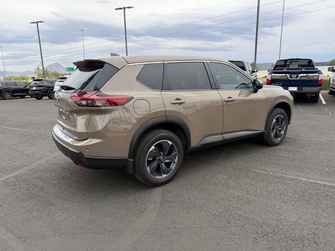 Used 2025 Nissan Rogue SV image 7