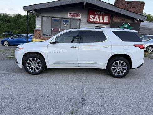 Used 2018 Chevrolet Traverse Premier w/ Driver Confidence II Package FWD image 2