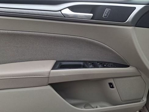 Used 2019 Ford Fusion SE image 14