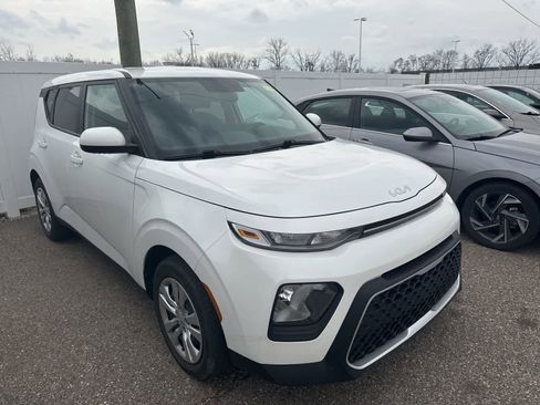 Used 2022 Kia Soul LX image 6