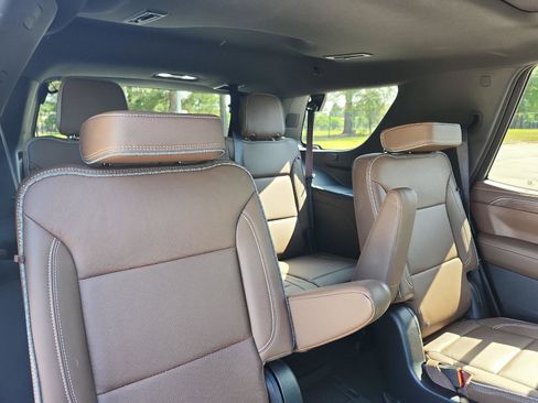 Used 2023 Chevrolet Tahoe High Country AWD/4WD image 10