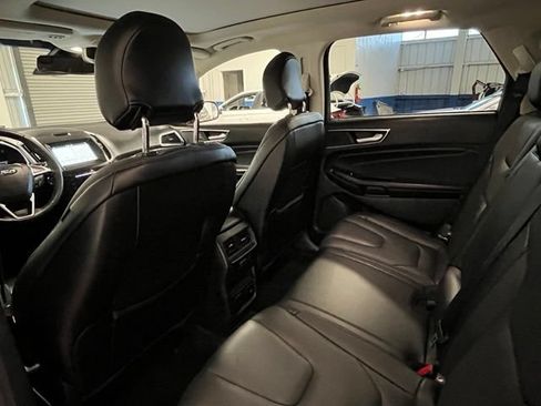 Used 2018 Ford Edge Titanium w/ Equipment Group 302A AWD/4WD image 15