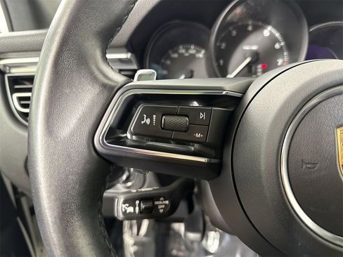 Certified 2023 Porsche Macan Turbo image 38