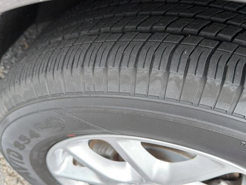 Used 2023 Chrysler Pacifica Touring-L FWD image 37