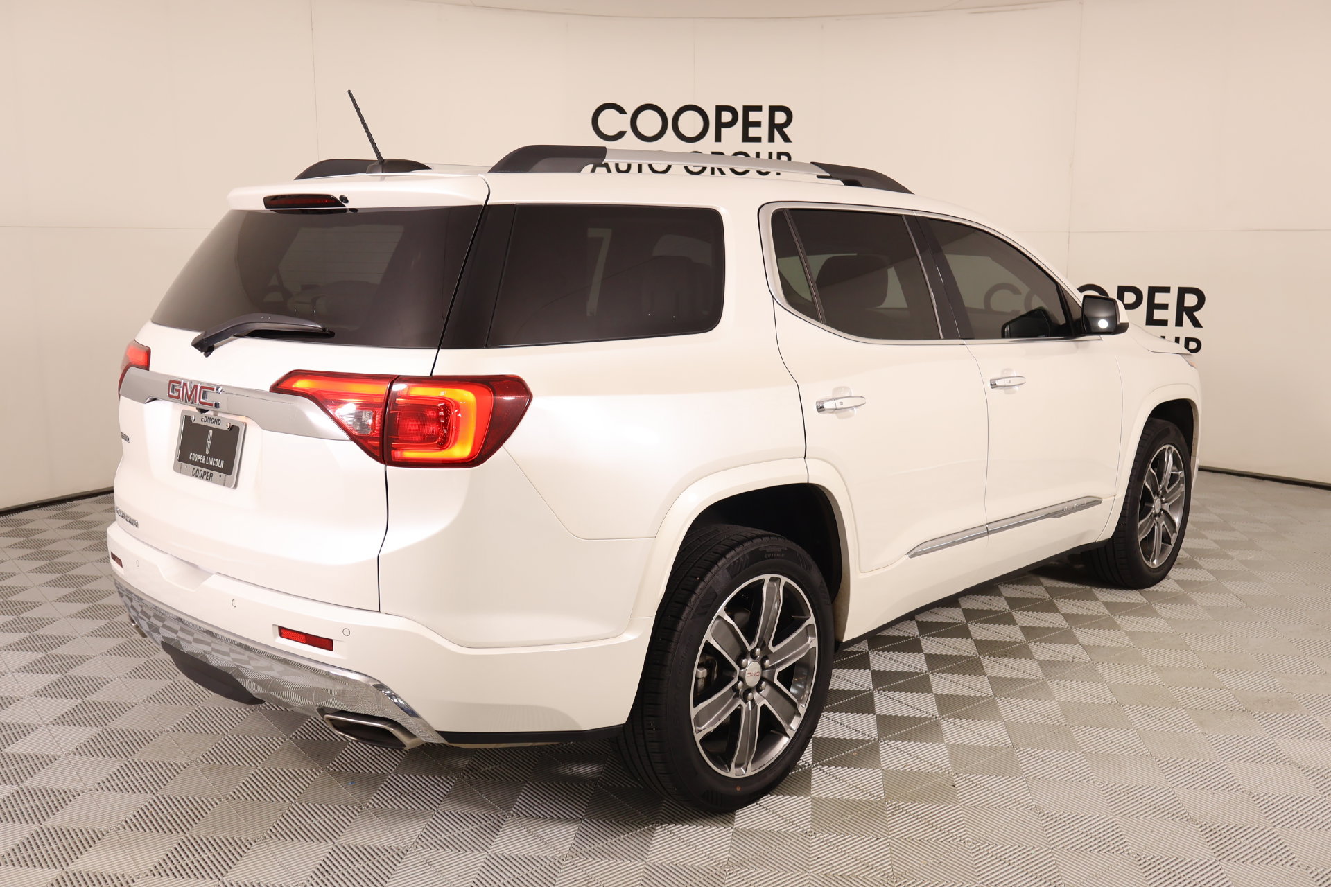 Used 2019 GMC Acadia Denali FWD image 22