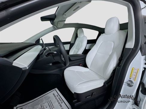 Used 2022 Tesla Model Y Long Range image 11