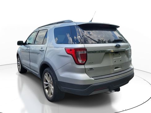 Used 2019 Ford Explorer XLT w/ Equipment Group 201A FWD image 4