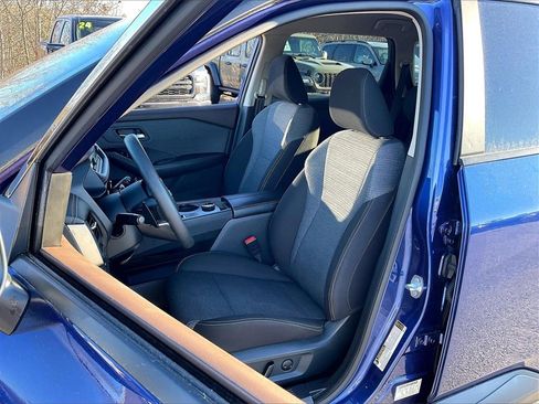 Used 2023 Nissan Rogue SV image 9