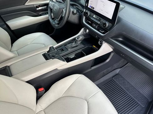 Used 2024 Toyota Grand Highlander XLE image 17