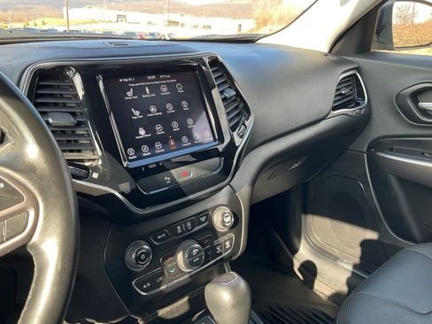 Used 2019 Jeep Cherokee Limited image 31