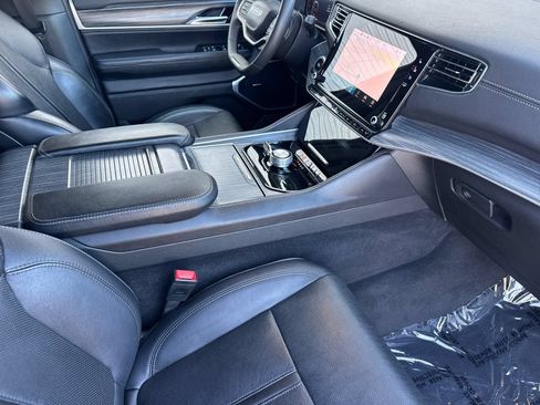 Used 2024 Jeep Wagoneer Series II w/ Flexible Seating Group AWD/4WD image 19