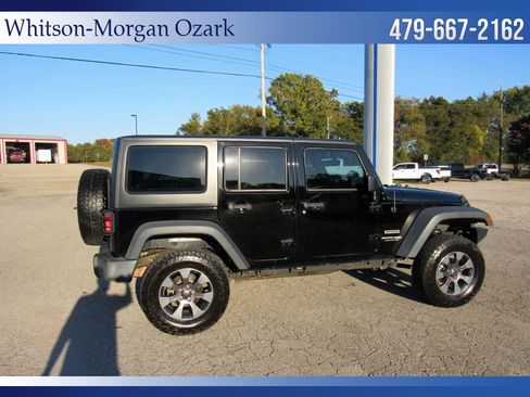 Used 2018 Jeep Wrangler Unlimited Sport w/ Connectivity Group image 13