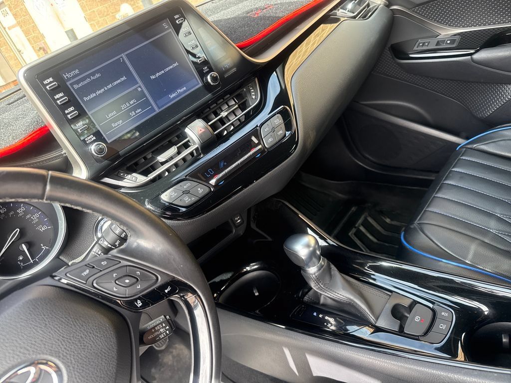 Used 2019 Toyota C-HR XLE FWD image 17