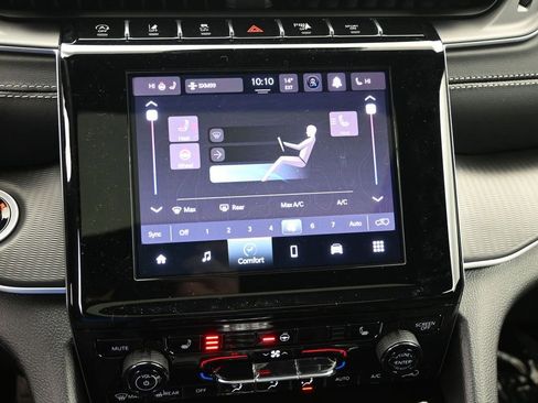 New 2025 Jeep Grand Cherokee Altitude image 14