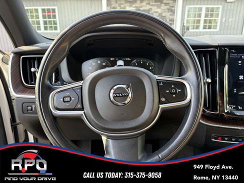 Used 2019 Volvo XC60 T6 Momentum AWD/4WD image 14