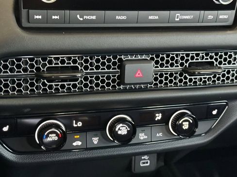 Certified 2025 Honda HR-V Sport image 24