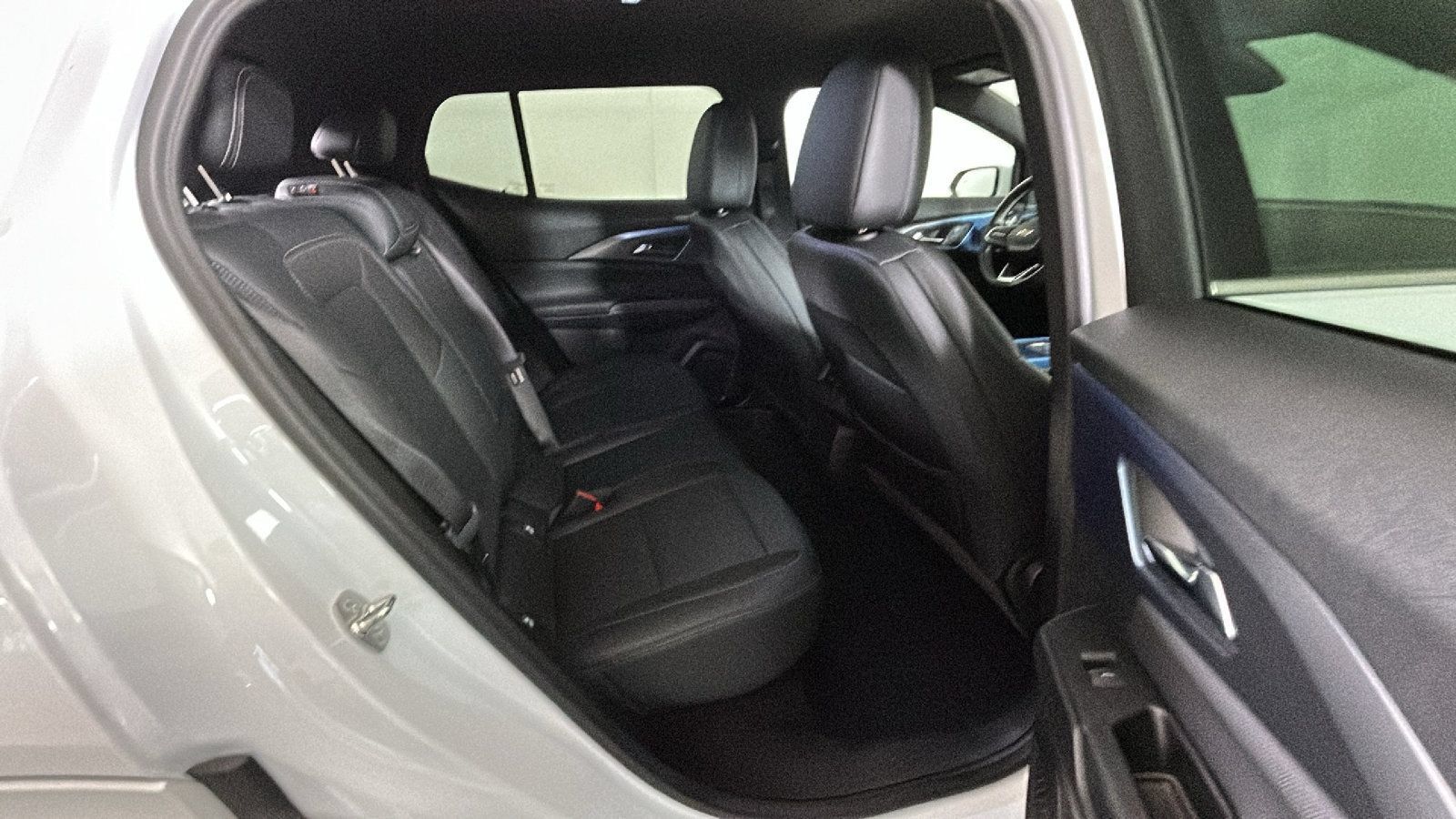 Used 2024 Chevrolet Equinox EV LT FWD image 33