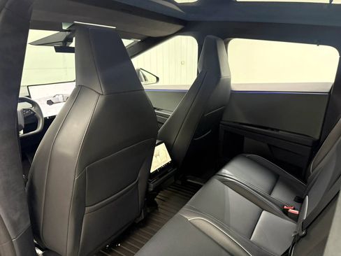 Used 2024 Tesla Cybertruck AWD Crew Cab image 16