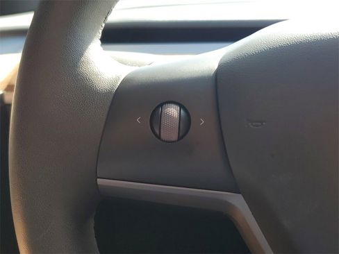 Used 2024 Tesla Model Y Performance image 25