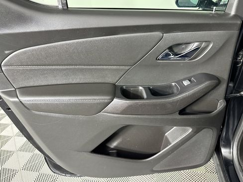 Used 2023 Chevrolet Traverse LT image 25