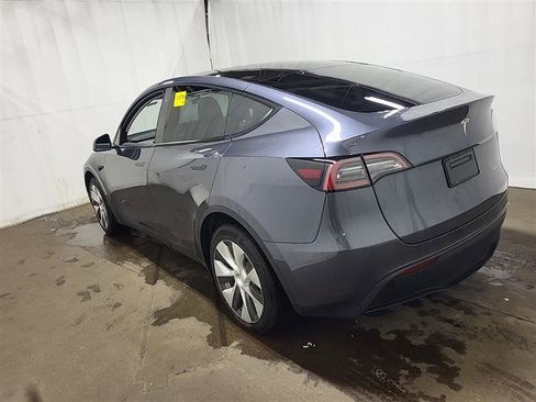 Used 2023 Tesla Model Y Long Range image 4