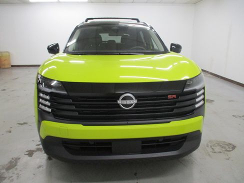 Used 2026 Nissan Kicks SR w/ SR Premium Package image 2