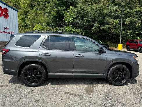 Used 2025 Honda Pilot Black Edition image 8